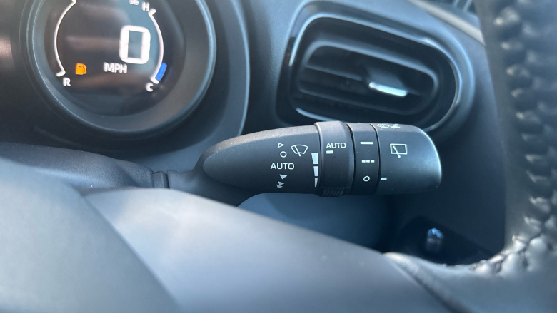 Toyota Yaris 1.5 Hybrid Design 5dr CVT Hybrid Hatchback